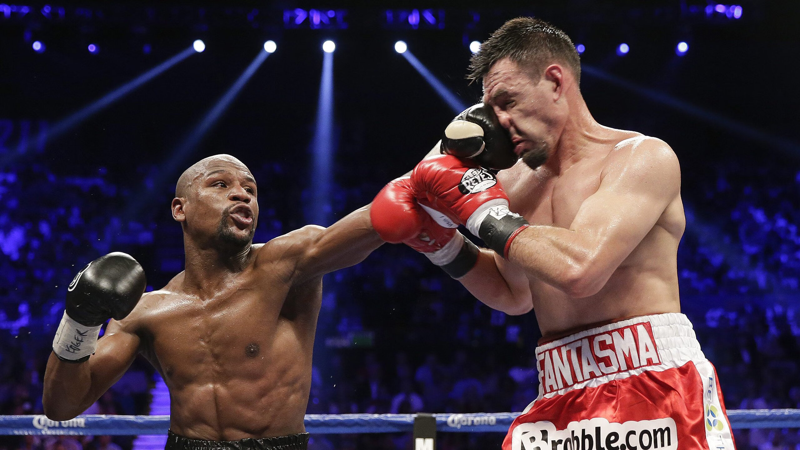 综合体能“波比跳”耐力赛 参赛者轮番挑战百次纪录